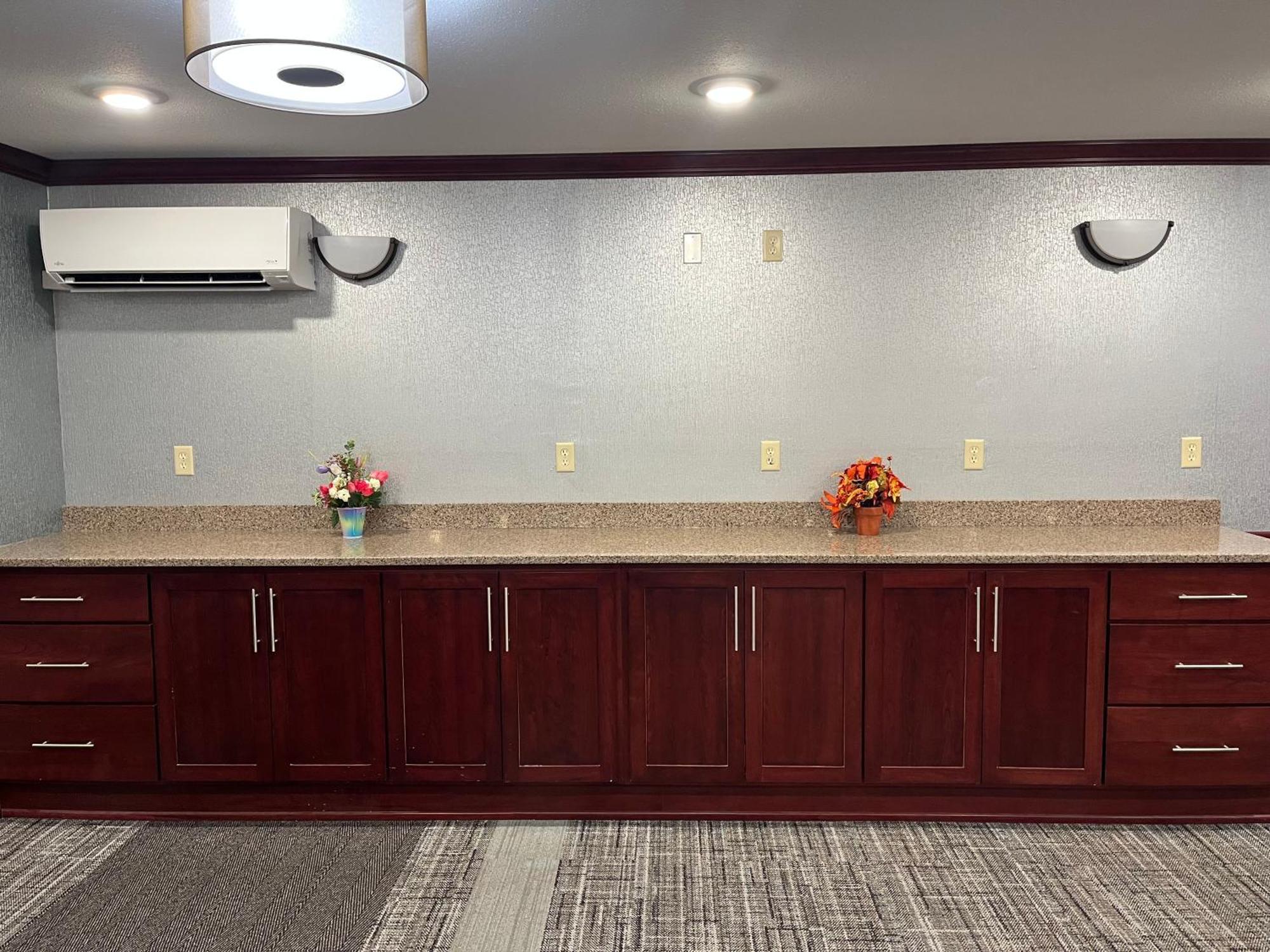 Fireside Inn And Suites Devils Lake Buitenkant foto