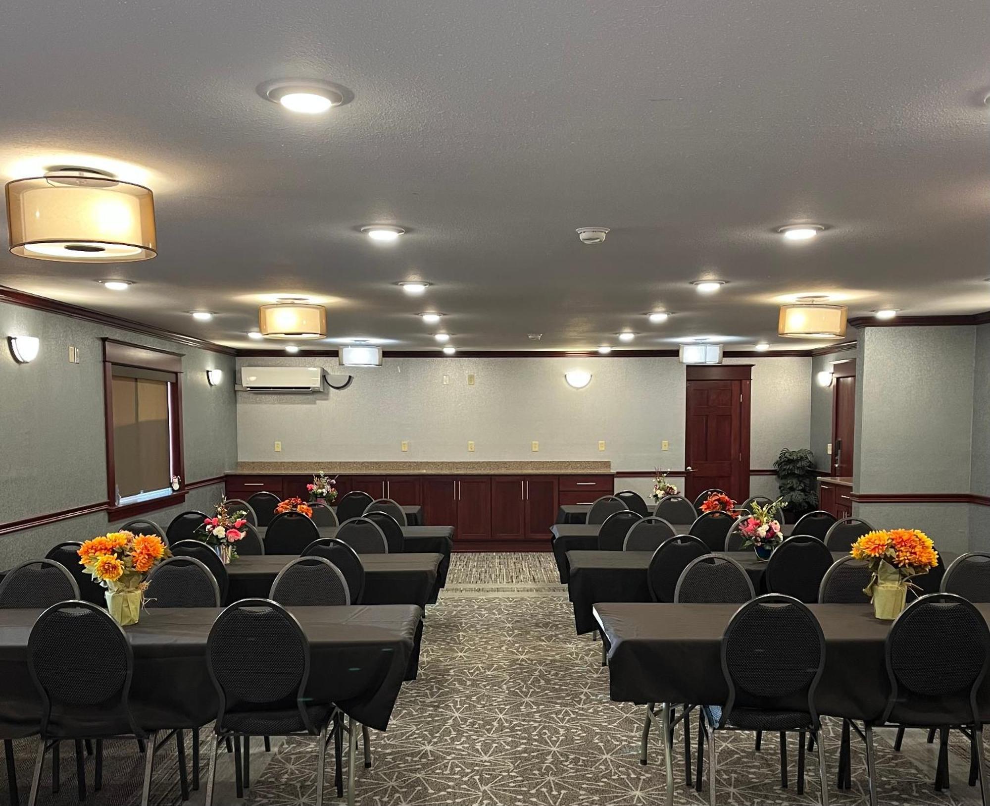 Fireside Inn And Suites Devils Lake Buitenkant foto