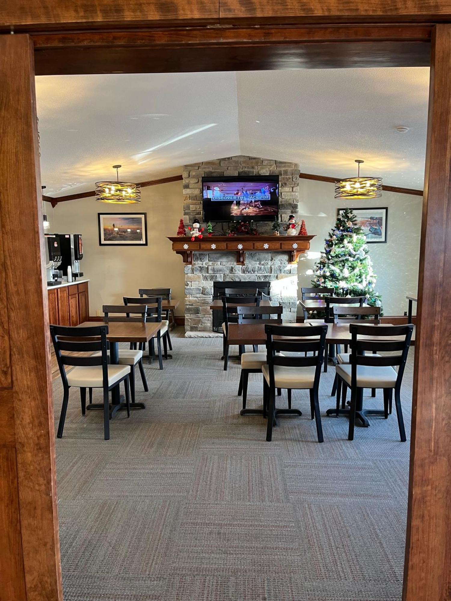 Fireside Inn And Suites Devils Lake Buitenkant foto