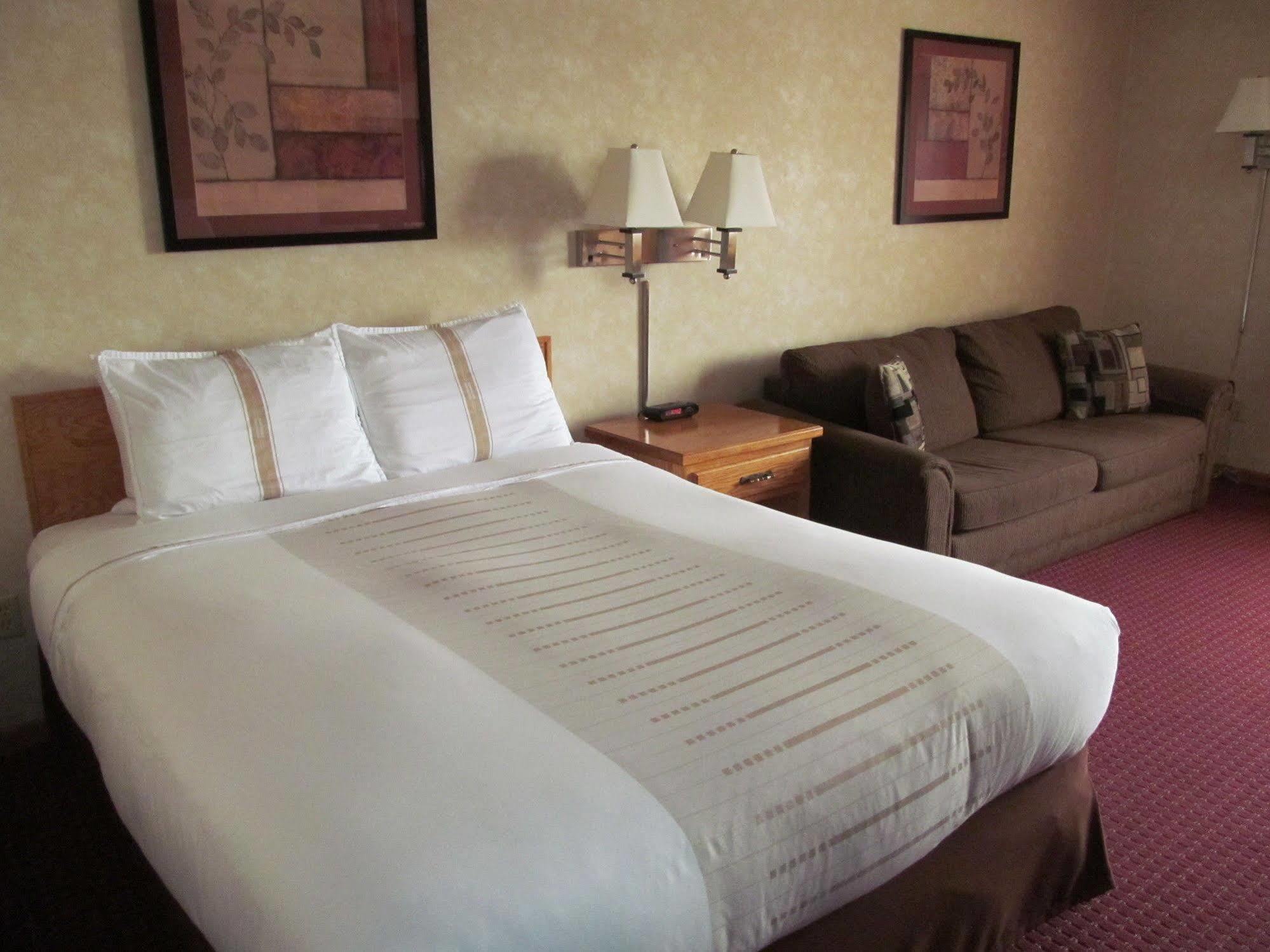 Fireside Inn And Suites Devils Lake Buitenkant foto