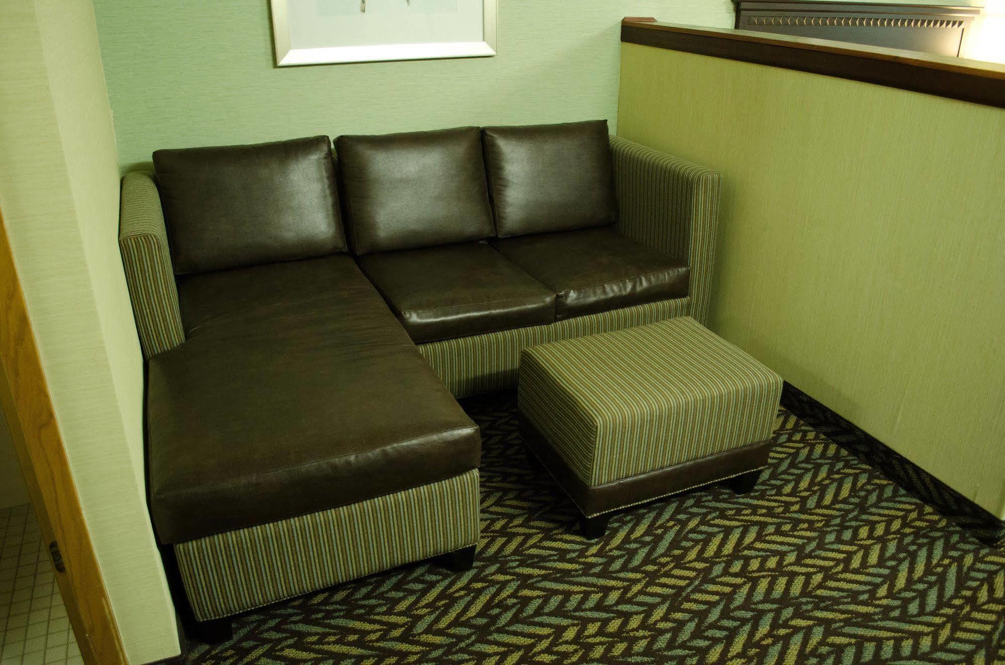 Fireside Inn And Suites Devils Lake Buitenkant foto