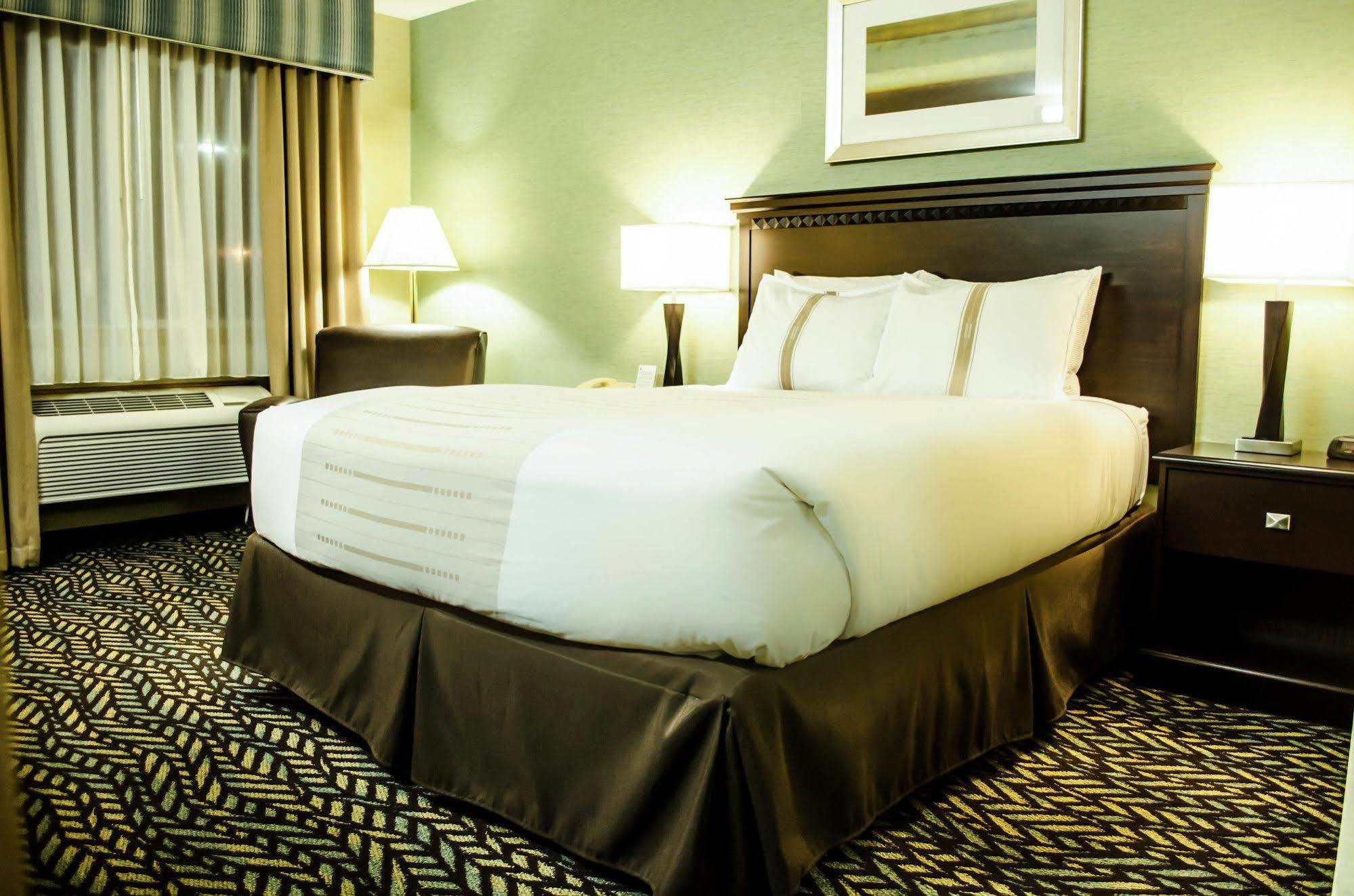 Fireside Inn And Suites Devils Lake Buitenkant foto