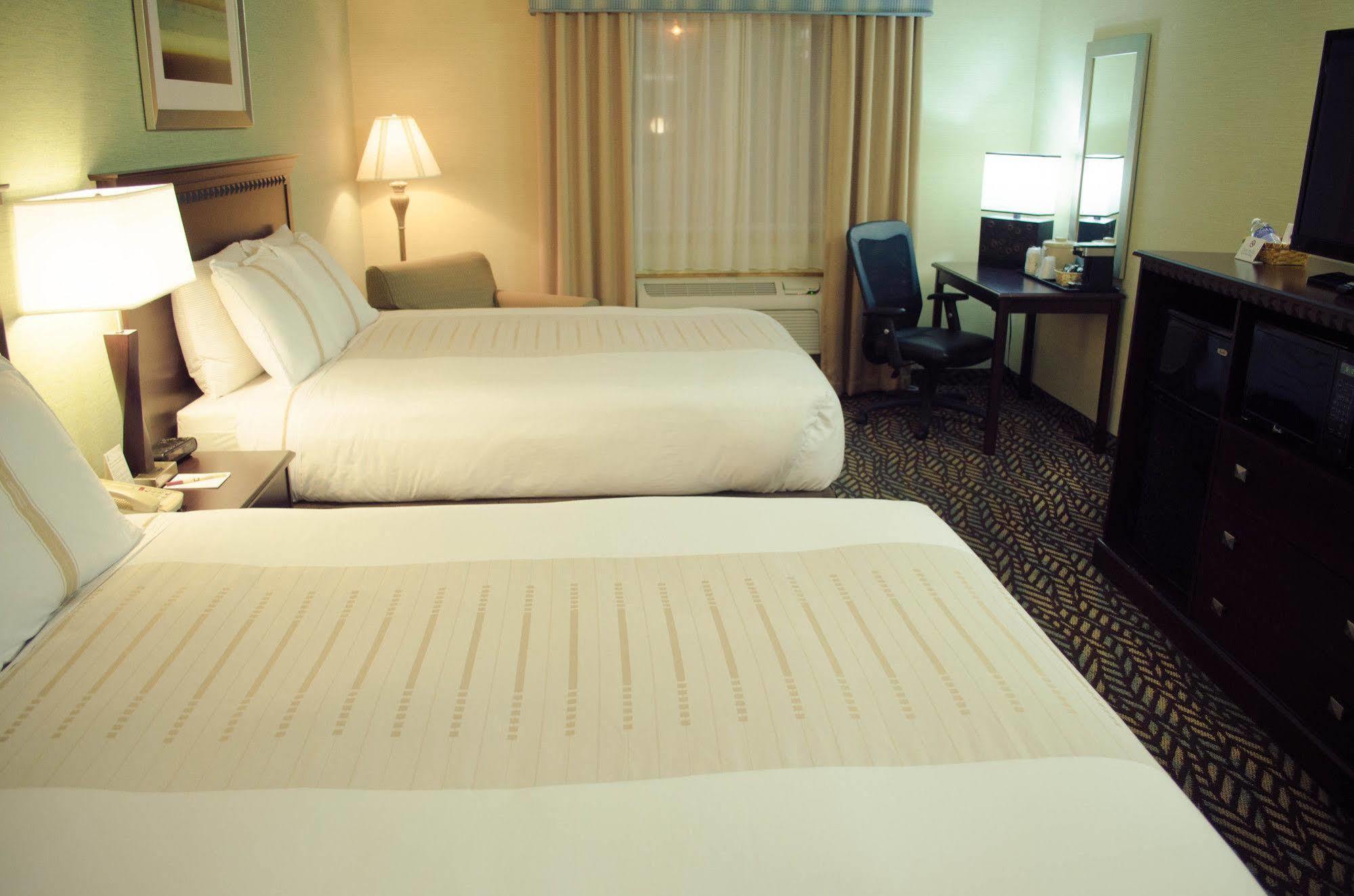 Fireside Inn And Suites Devils Lake Buitenkant foto