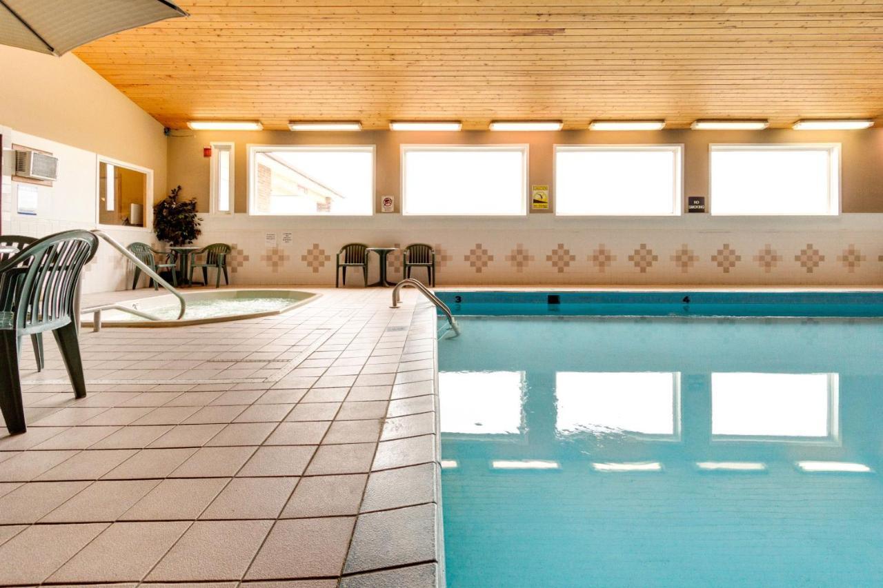 Fireside Inn And Suites Devils Lake Buitenkant foto