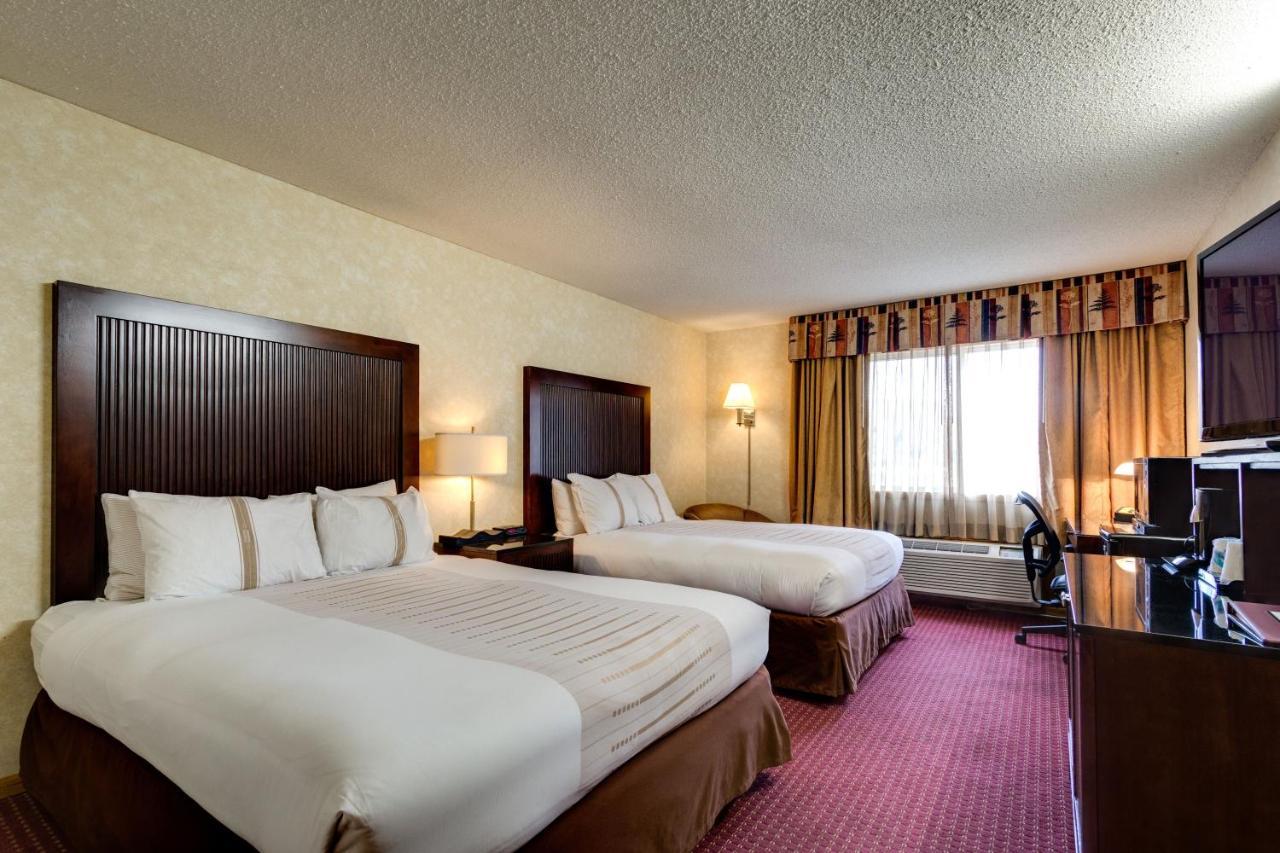Fireside Inn And Suites Devils Lake Buitenkant foto