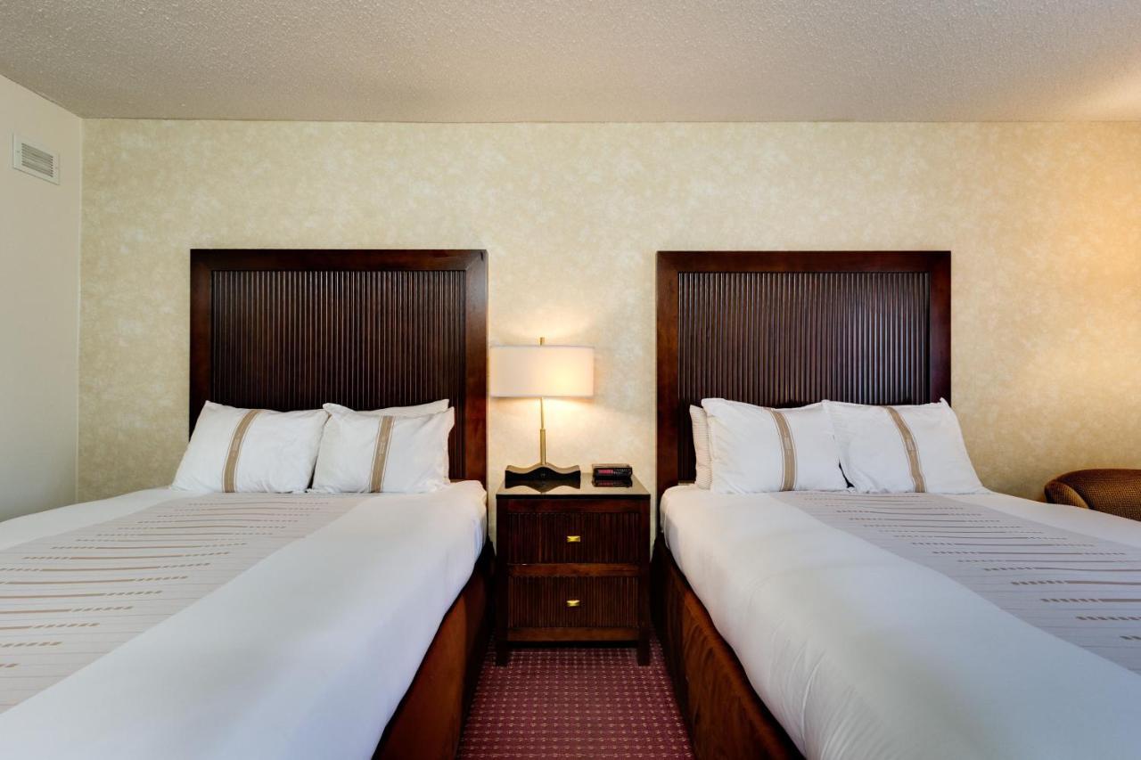 Fireside Inn And Suites Devils Lake Buitenkant foto