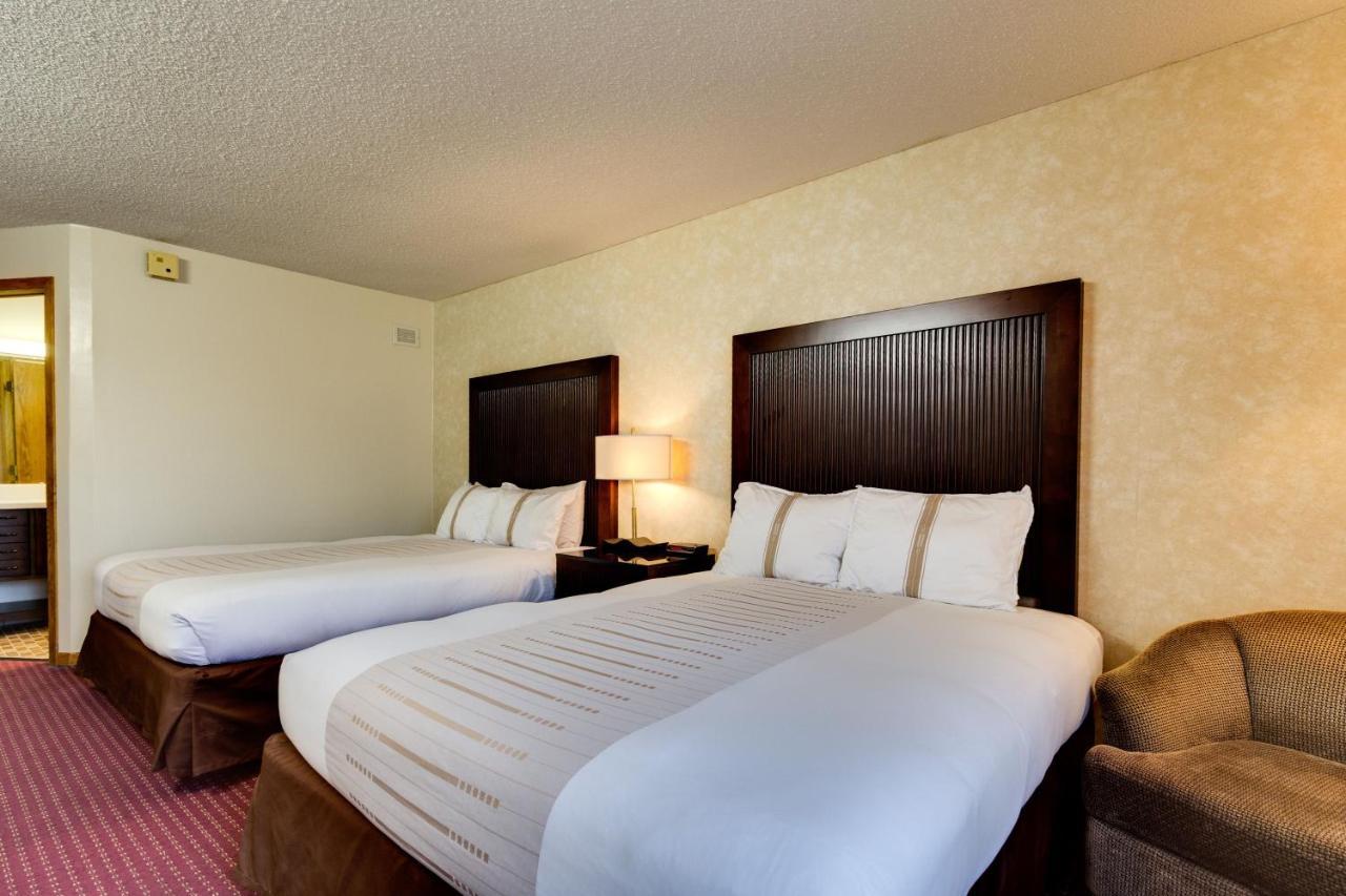 Fireside Inn And Suites Devils Lake Buitenkant foto