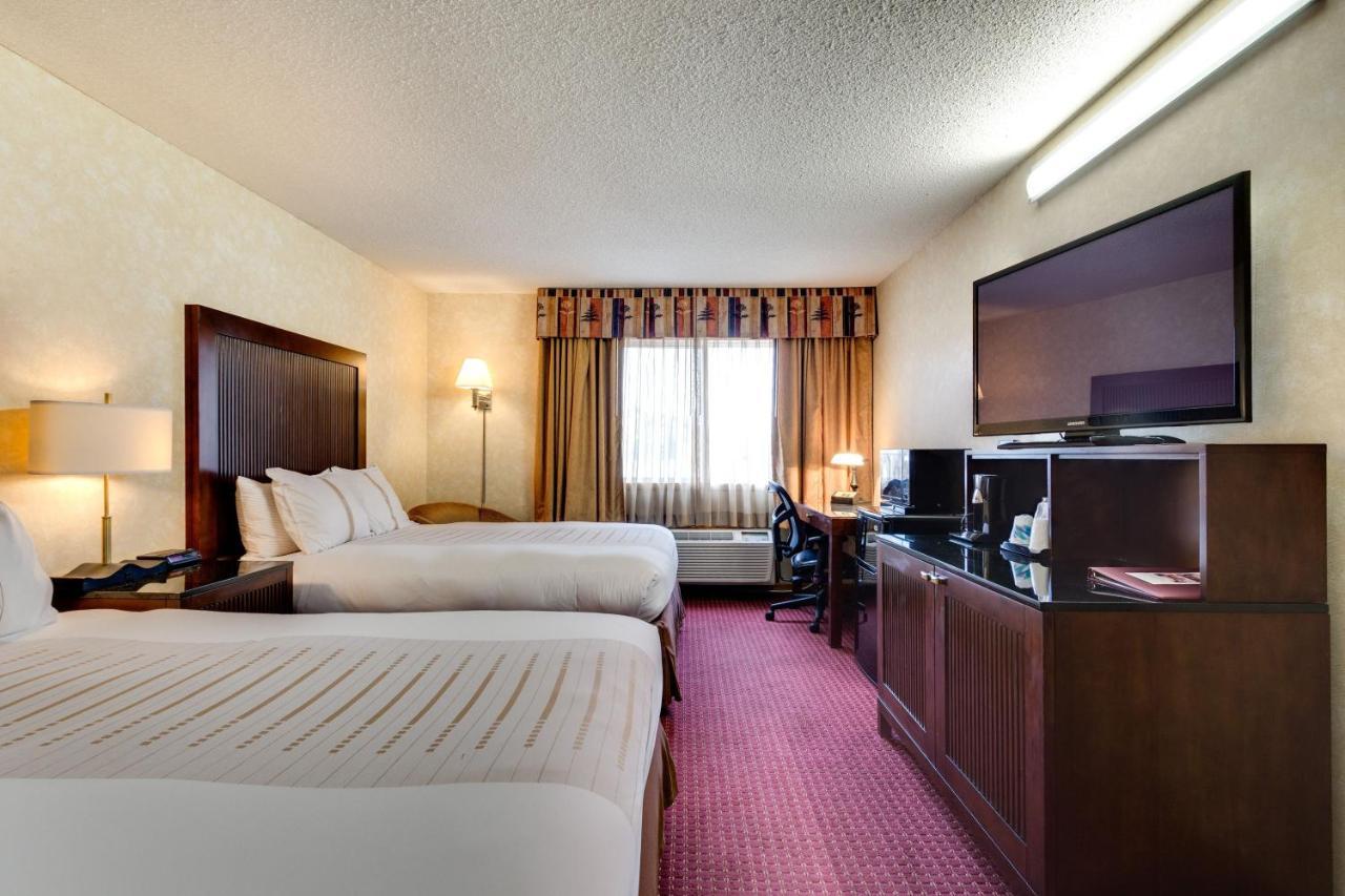 Fireside Inn And Suites Devils Lake Buitenkant foto