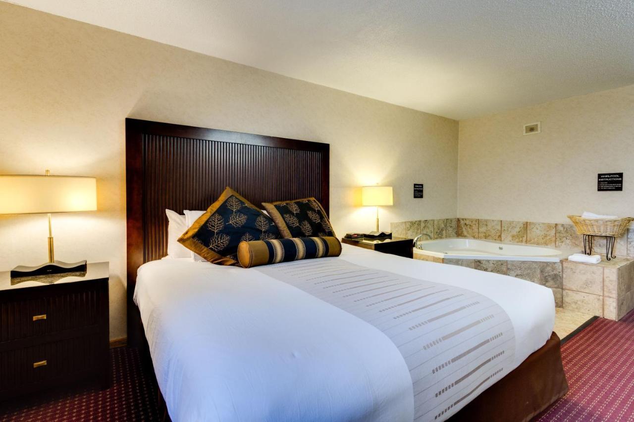 Fireside Inn And Suites Devils Lake Buitenkant foto