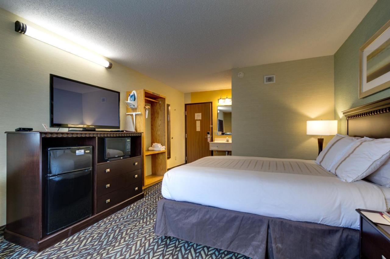 Fireside Inn And Suites Devils Lake Buitenkant foto