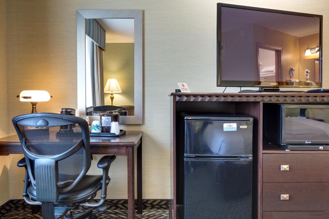 Fireside Inn And Suites Devils Lake Buitenkant foto
