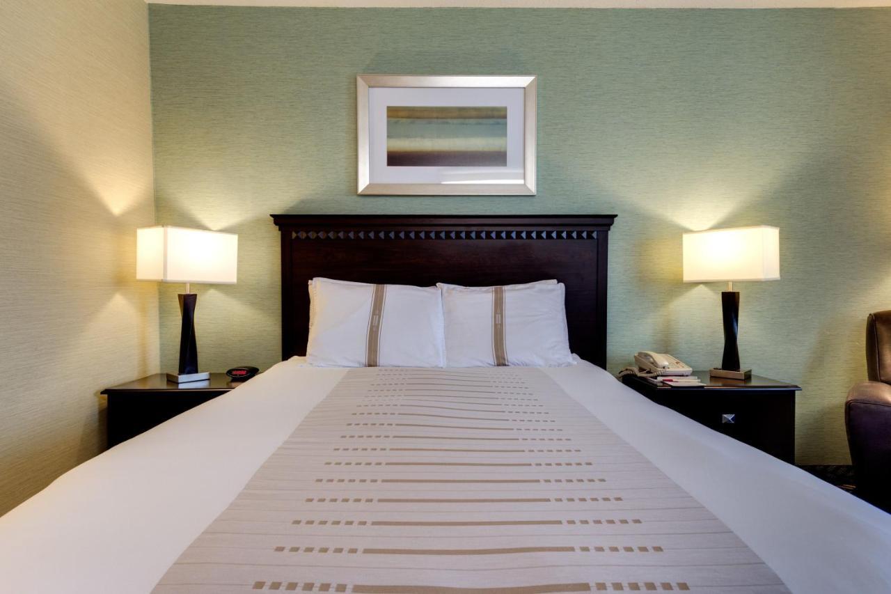 Fireside Inn And Suites Devils Lake Buitenkant foto