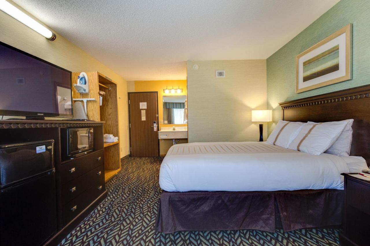 Fireside Inn And Suites Devils Lake Buitenkant foto