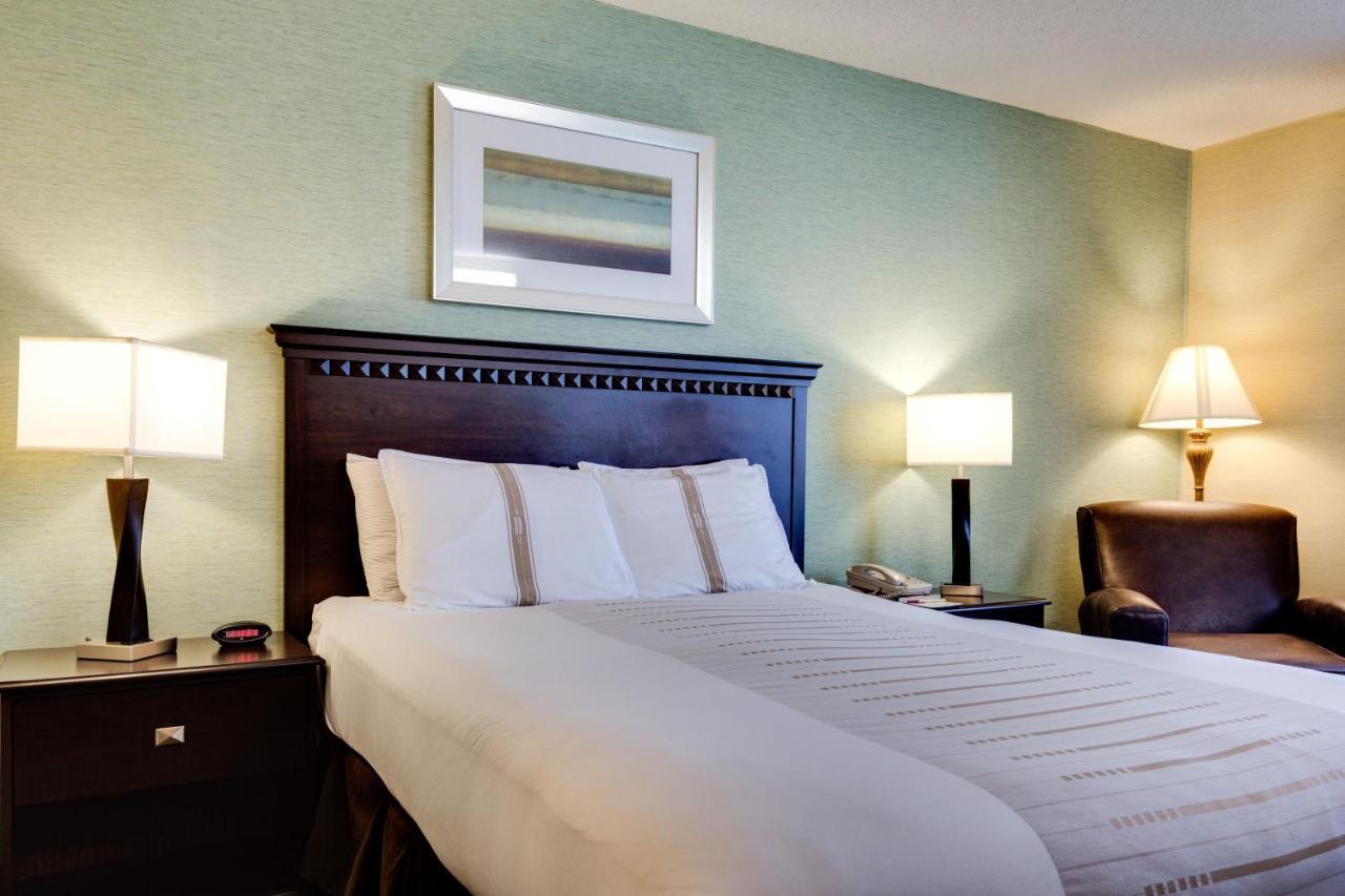Fireside Inn And Suites Devils Lake Buitenkant foto
