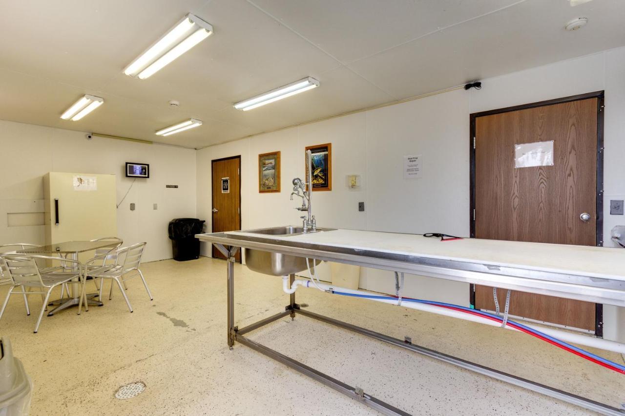 Fireside Inn And Suites Devils Lake Buitenkant foto